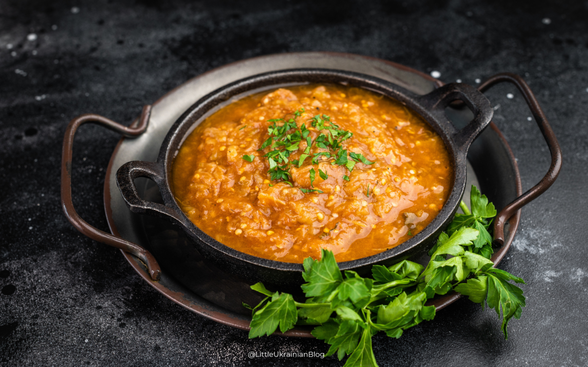 Traditional баклажанна ікра (aubergine caviar) from Odesa and southern Ukraine, a smoky roasted aubergine spread served with fresh bread, featured in Traditional Ukrainian Dishes by Region.